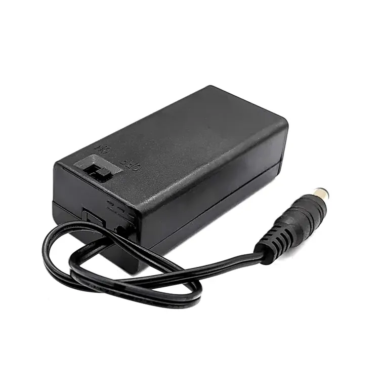 Cutie Pentru Baterii de 9V cu Mufă Mascul DC (5,5 mm x 2,1 mm)